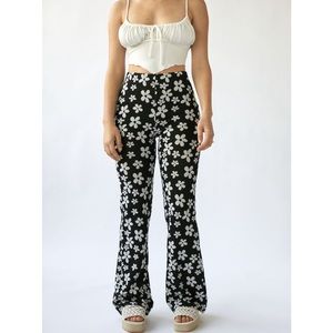 NWT Urban Outfitters Flower Print Bryn Pull-On Flare Pant